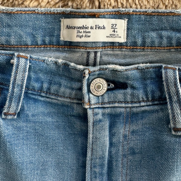 A&F The Mom High Rise - Picture 2 of 3